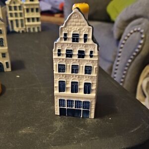 KLM Delft Blue and White Ceramic Building Figurine Collectable # 41